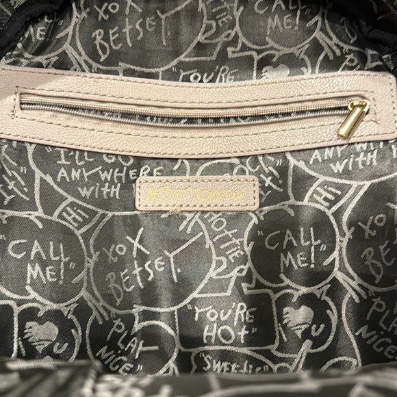 BETSEY JOHNSON XOX BETSEY STUDDED BOW BACKPACK BEIGE AUTHENTIC Pre- Owned - Picture 4 of 6